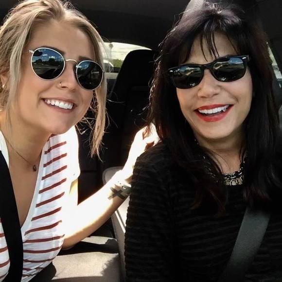 Meet your Posher, Jean - Picture 2 of 16